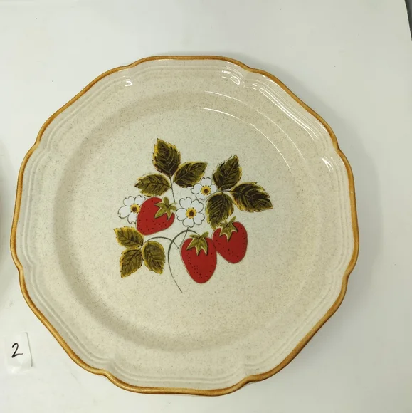 Vintage MIKASA Strawberry Festival Dinner Plate 10 3/4" EB 801 Pattern Set Of 2 - Picture 5 of 9